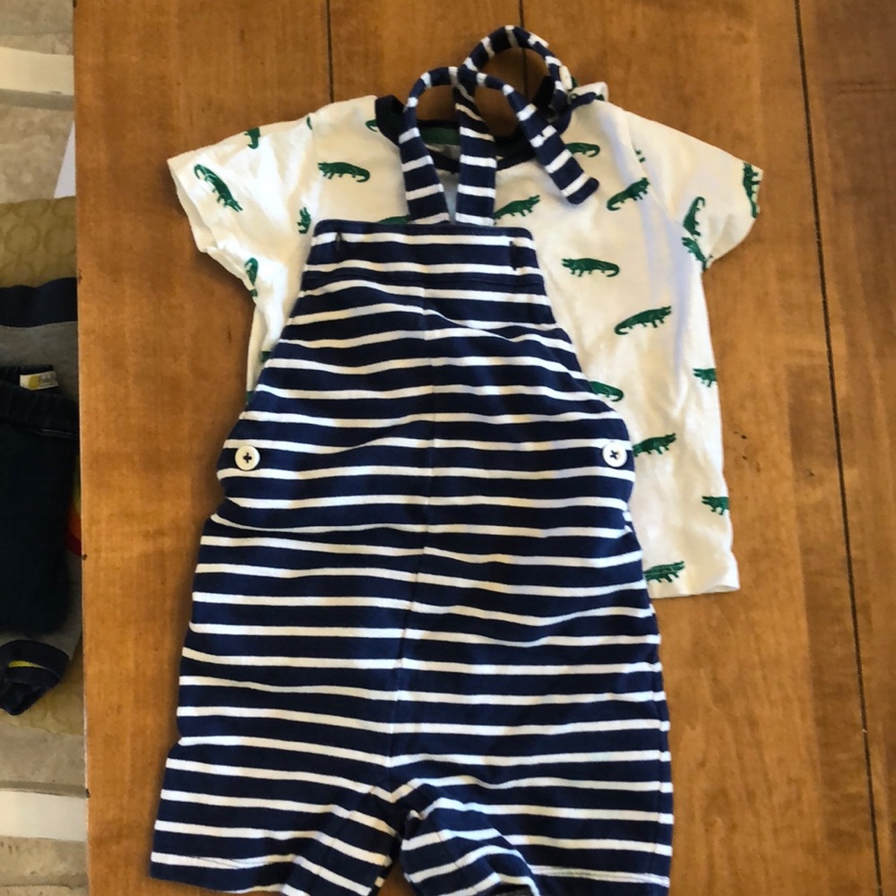 Short overalls and t-shirt set